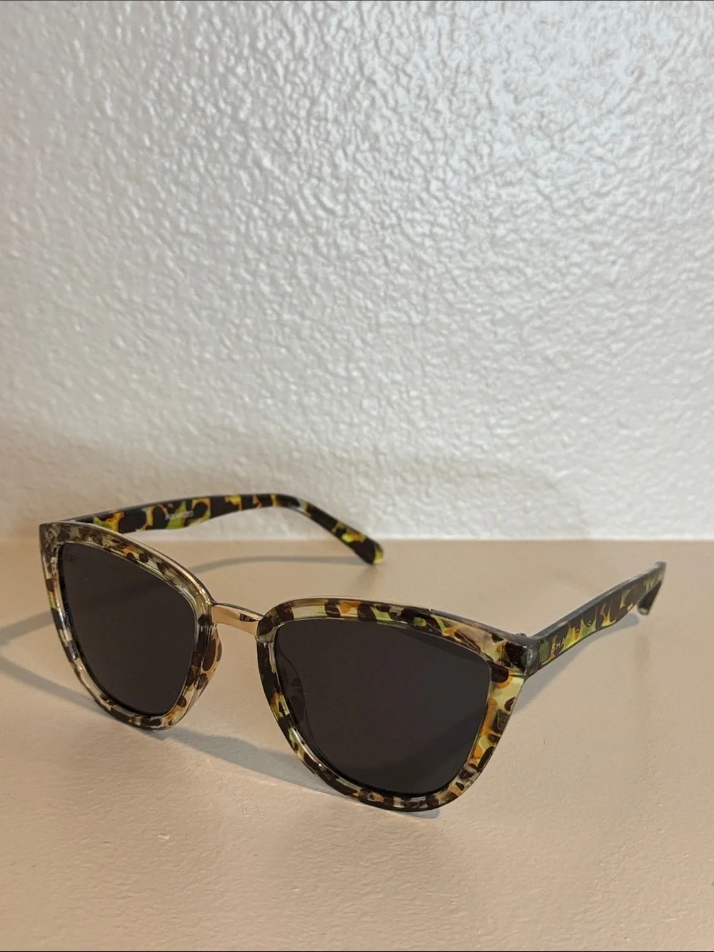 SHADYRAYS Shady Rays Tortoiseshell Cat-Eye Sunglasses - Black Lenses Polarized